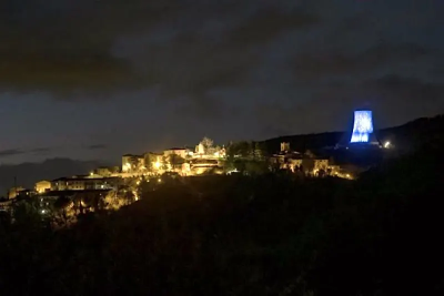 İtalya’da jeotermal soğutma kulesinde Noel aydınlatılması
