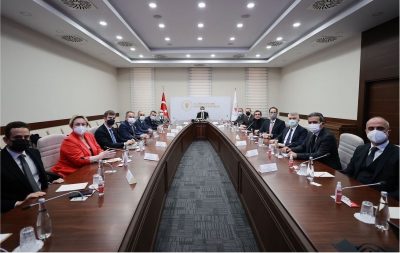 Bakan Dönmez Yenilenebilir Enerji Derneklerinin Yöneticileriyle Bir Araya Geldi