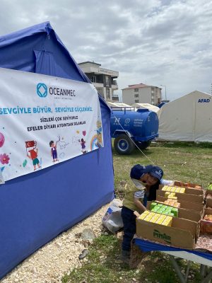 Oceanmec, 23 Nisan’ı çadırkentte kalan çocuklar ile kutladı