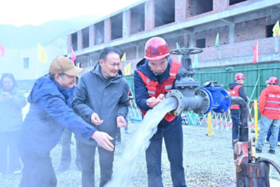 Çin’in Sichuan eyaletine bağlı Jiuzhaigou’da yeni açılan jeotermal kuyu turizm gelişimini canlandıracak