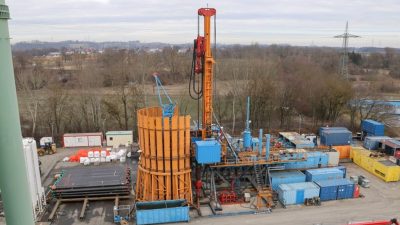 Almanya’nın Geiselbullach kentinde jeotermal çift katmanlı sondaj çalışmaları resmen başladı